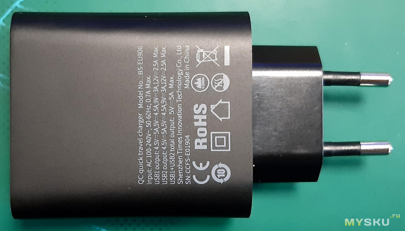 Зарядка (блок питания) Baseus BS-EU906 с двумя портами USB type-A суммарной мощностью 30Вт