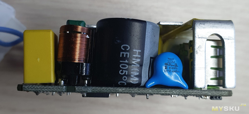 Зарядка (блок питания) Uverbon PD653A мощностью 65Вт с тремя выходами USB