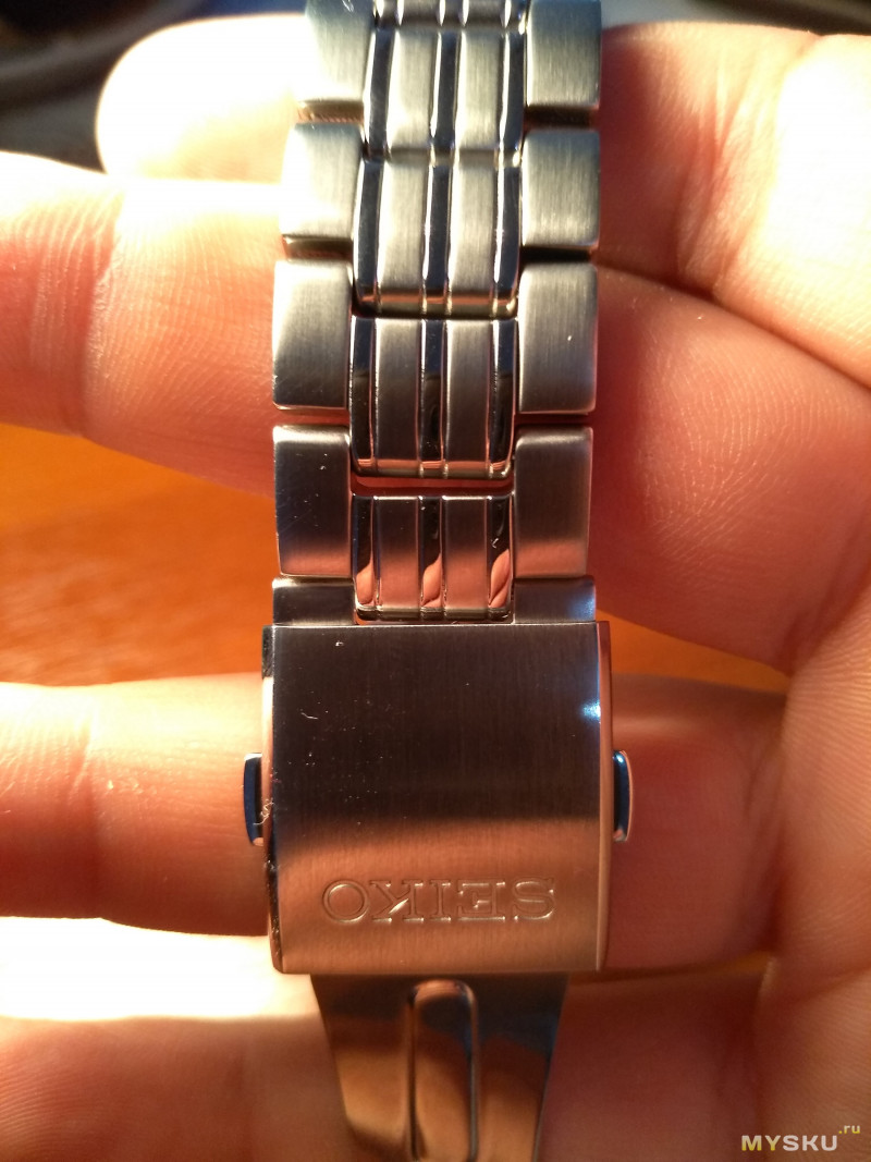 Seiko SNE095 каварцевые часы на солнечной батарее в миллитари стиле.
