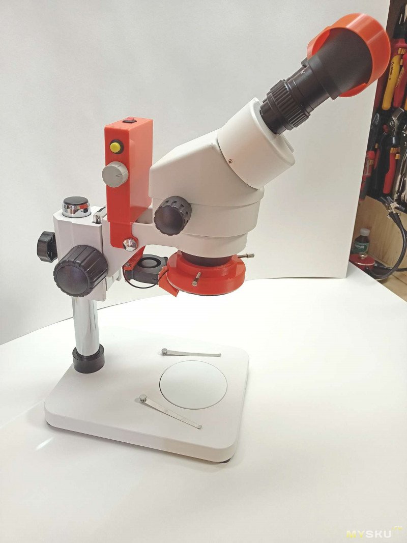Приставка к оптическому микроскопу: автономные подсветка и обдув