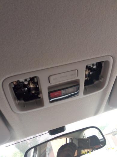 Адаптер KIA Rio X-Line в передний плафон автомобиля. Мешают провода от видеорегистратора? Уже нет. Спасибо!